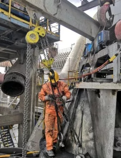 檢修能人就連手拉葫蘆的懸掛位置都反復推敲